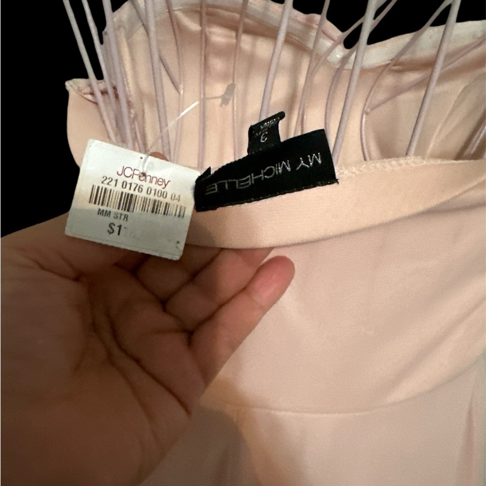 Elegant MICHELLE Strapless Gown - Size 3 - Picture 4 of 9